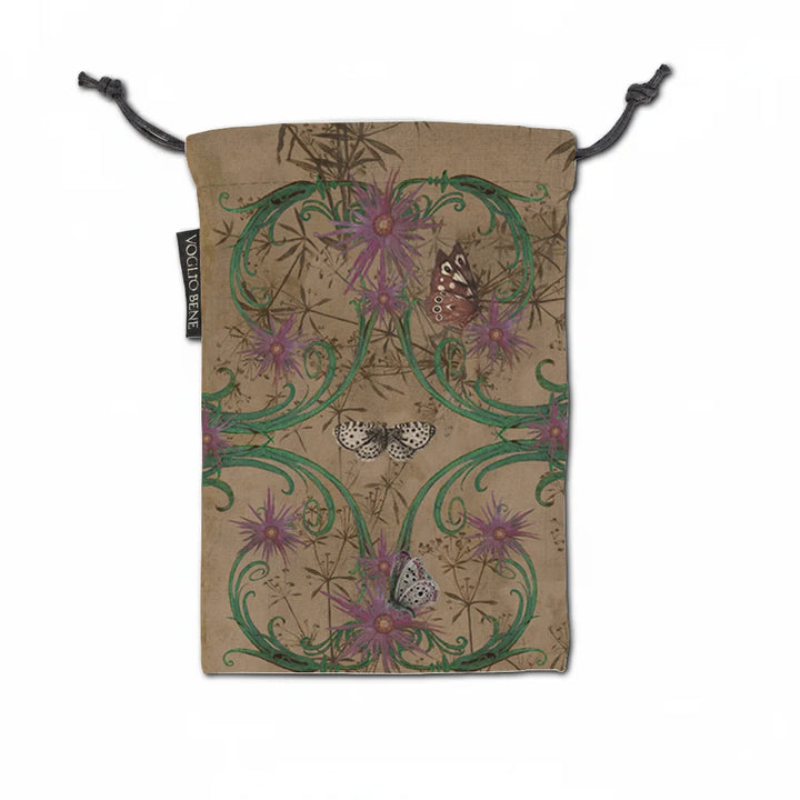 Voglio Bene Angel samettinen tarot-korttipussi, art nouveau -tyylinen kuvio vihreillä ornamenttikehyksillä, kukkia ja perhosia, nyörikiristys. - Voglio Bene Angel velvet tarot card pouch with art nouveau ornament pattern, flowers and butterflies, with drawstring closure.