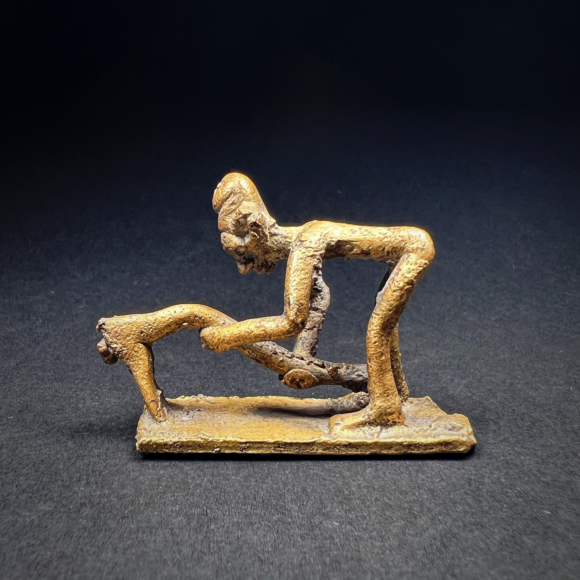 Asanti gold weight made out of bronze. A farmer figure.