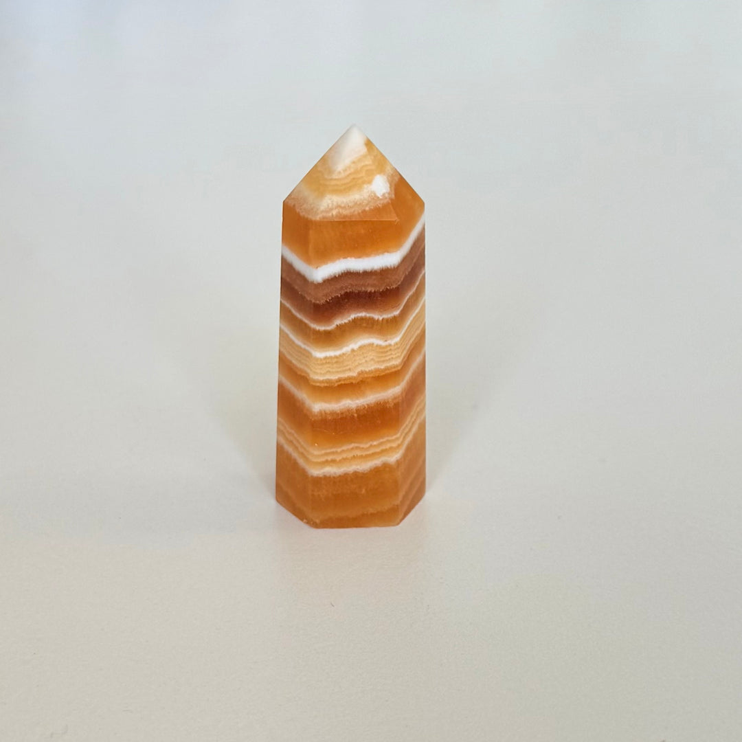 Raidallinen oranssi kalsiittitorni - Mahdollisuuksien maksimoija