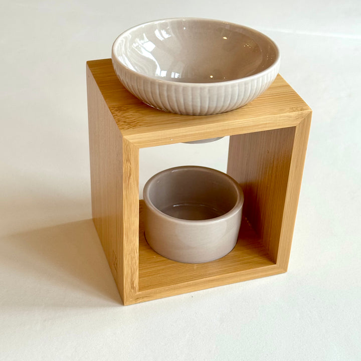 Kaunis tuoksulyhty Yona, tehty bambusta ja keramiikasta.