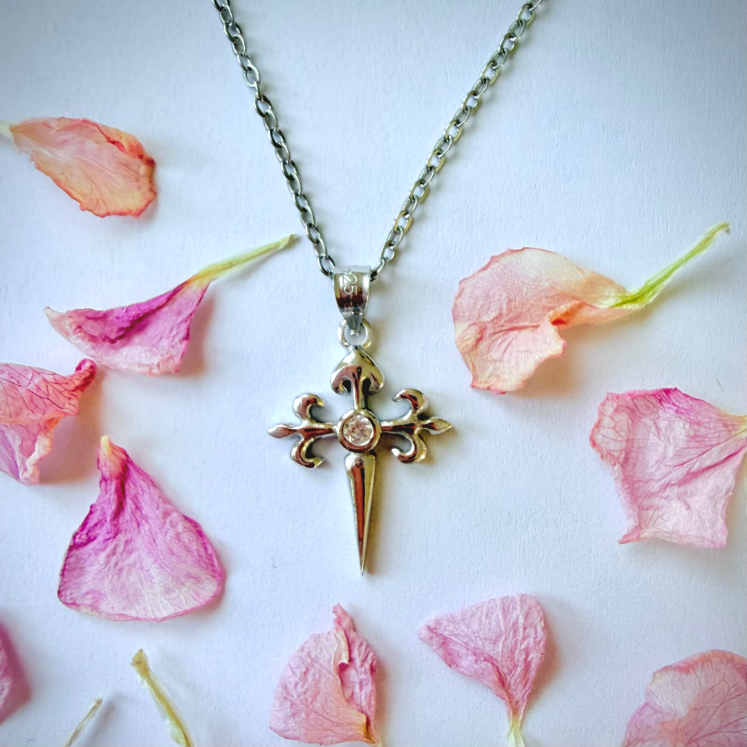 Santiagon risti -riipus, 925-hopea ja kirkas zirkonia.