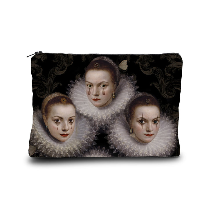 Voglio Bene -lompakko, etupuoli, kuviona Sororité, symboloi sisaruuden ja feminiinisen voiman teemoja. - Voglio Bene wallet, front view, featuring Sororité, symbolising themes of sisterhood and feminine strength.