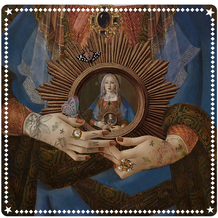 Madonna Suprema -korttimatto (48x48 cm) huopamaisesta kankaasta, Botticellin The Virgin and Child with Saint John and an Angel -teoksen inspiroima, tarkoitettu tarot- ja oraakkelikorttien tulkintaan ja alttarialustaksi. - Madonna Suprema card mat (48x48 cm) made of felt-like fabric, inspired by Botticelli’s The Virgin and Child with Saint John and an Angel, for tarot and oracle readings or as an altar mat.