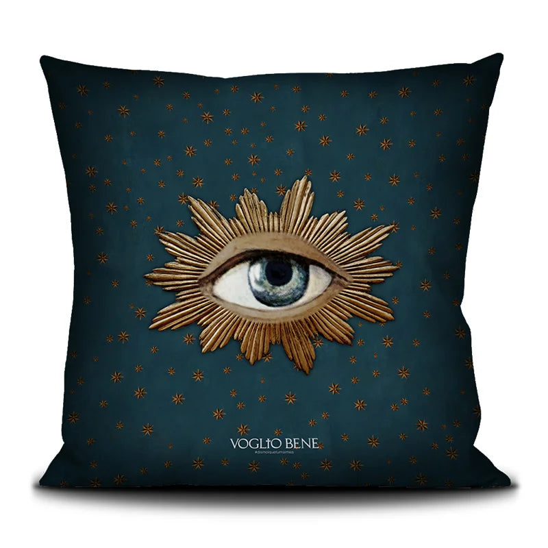 One Against Being -tyynyn takapuoli, jossa silmä ja sitä ympäröivät kultaiset säteet symboloivat oivallusta ja valoa. Back view of the One Against Being cushion by Voglio Bene, showcasing a single eye surrounded by golden rays, symbolizing insight and illumination.