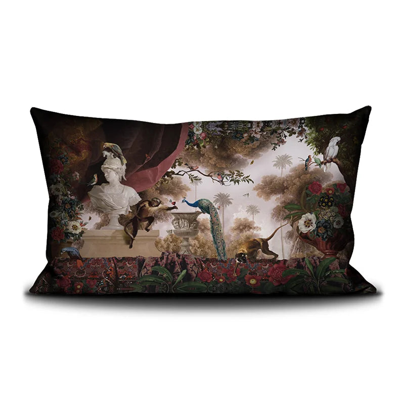 Voglio Bene Oriental Garden -tyynyn etunäkymä, koko 40 × 65 cm, jossa puutarhakuvaus riikinkukolla, roomalaisella patsaalla ja koristeellisella kasvillisuudella.
Front view of a Voglio Bene Oriental Garden pillowcase, size 40 × 65 cm, showing a garden scene with a peacock, Roman statue and ornamental foliage.