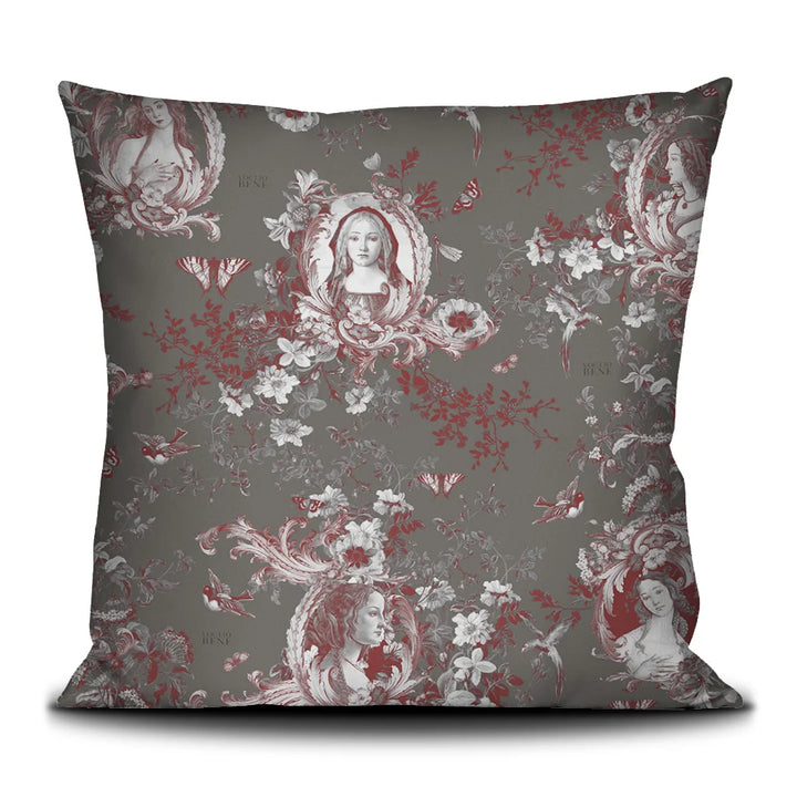 Kuvassa Voglio Bene -tyynyn takapuoli Simonetta -kuviolla. Marmoriset naisrintakuvat toistuvat harmaalla taustalla punaisin korostuksin.
The back of the Voglio Bene cushion with Simonetta pattern. The marble busts of women reappear on a grey background with red accents.