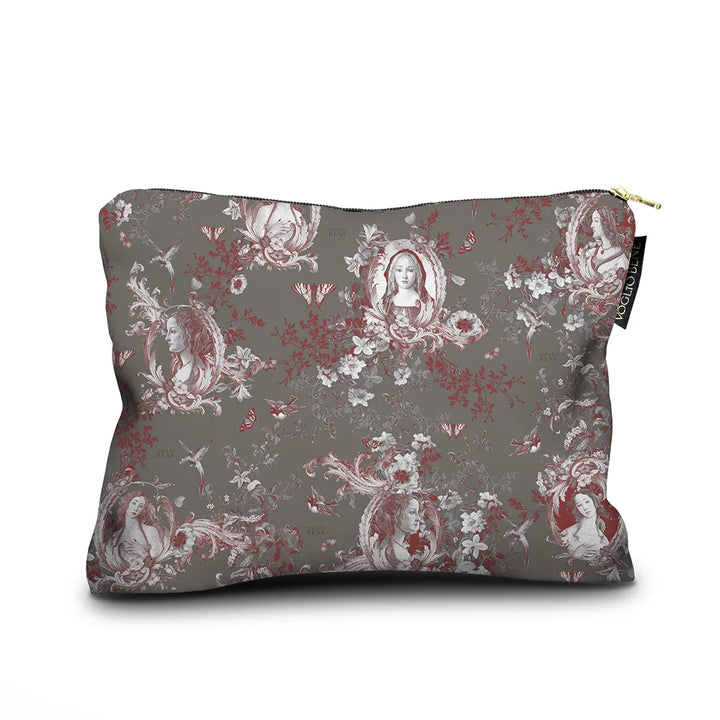 Kuvassa Voglio Bene samettipussukan takapuoli Simonetta -kuvituksella, jossa sama kuva toistuu punaisilla aksenteilla.
In the image, the back side of a Voglio Bene velvet pouch with the Simonetta illustration, showing the same image repeated with red accents.