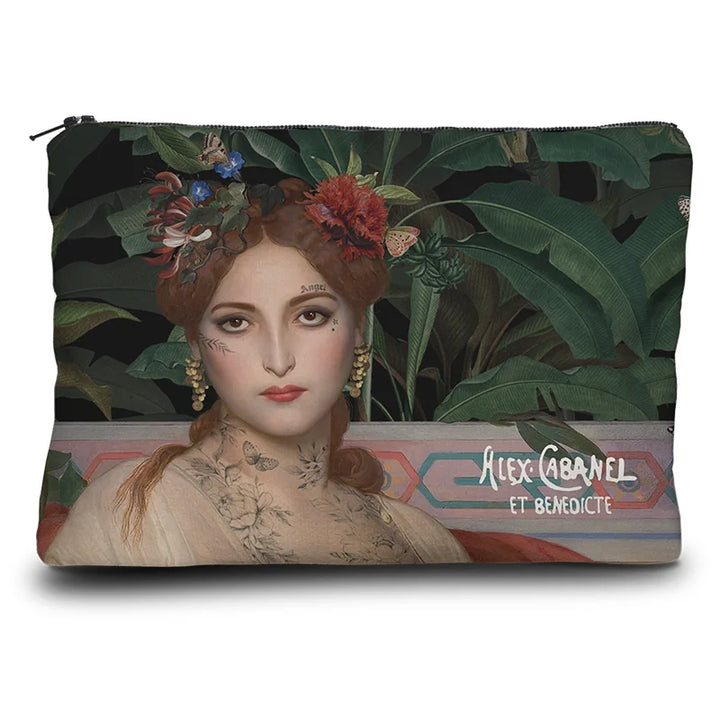 Voglio Bene Albayde -kukkaron takanäkymä, jossa sama Albayde-kuvitus näkyy kokonaisena normaalista katseluetäisyydestä.
Back view of a Voglio Bene Albayde purse, showing the same Albayde artwork in full at a normal viewing distance.