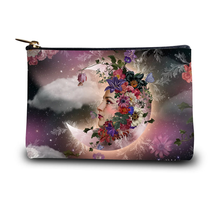 Voglio Bene La Luna -kukkaron etunäkymä, jossa naisen sivuprofiili on kuvattu kuunsirpin ja kukkaornamenttien reunustamana.
Front view of a Voglio Bene La Luna purse, showing a female side profile framed by a crescent moon and floral ornaments.