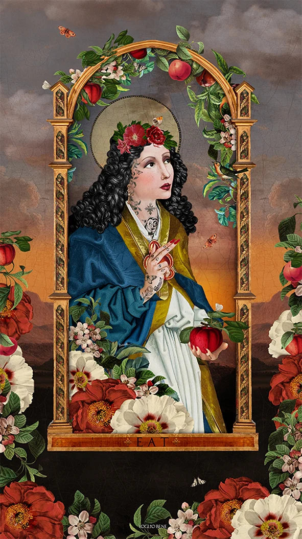 Voglio Bene Eat -seinävaate. Kuvassa tummahiuksinen, tatuoitu nainen tekee merkin kädellään ja katsoo ylös taivaaseen. Toisessa kädess on punainen hedelmä.
Voglio Bene Eat tapestry. The illustration shows a dark-haired, tattooed woman making a hand gesture while looking up toward the sky with a red fruit in the other hand.