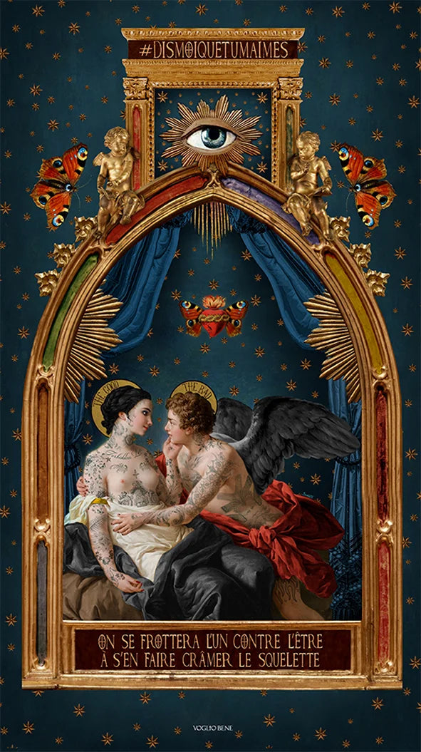 Voglio Bene -seinävaate One Against Being -kuvituksella, jossa tatuoitu nainen ja enkeli syleilevät sinisellä taustalla silmä-ikonin ja perhosten alla.

Voglio Bene wall tapestry with the One Against Being illustration, featuring a tattooed woman and an angel embracing against a blue background with an eye icon and butterflies above.