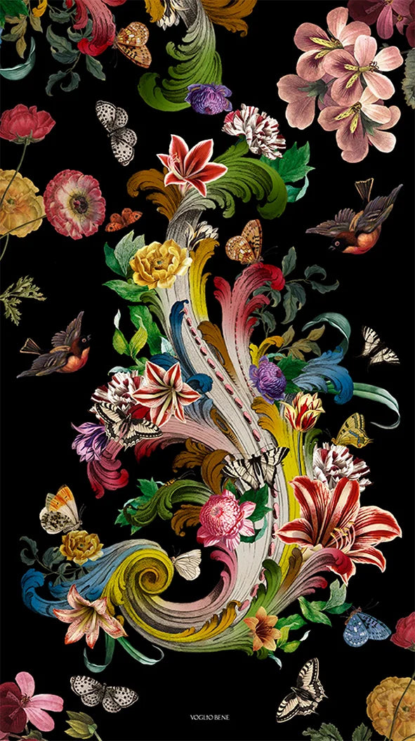 Voglio Bene Rock Flowers -seinävaate, jossa kukkia ja lintu on kuvattuna yksityiskohtaisessa kuvituksessa.
A Voglio Bene Rock Flowers tapestry, showing flowers and a bird in detailed artwork.