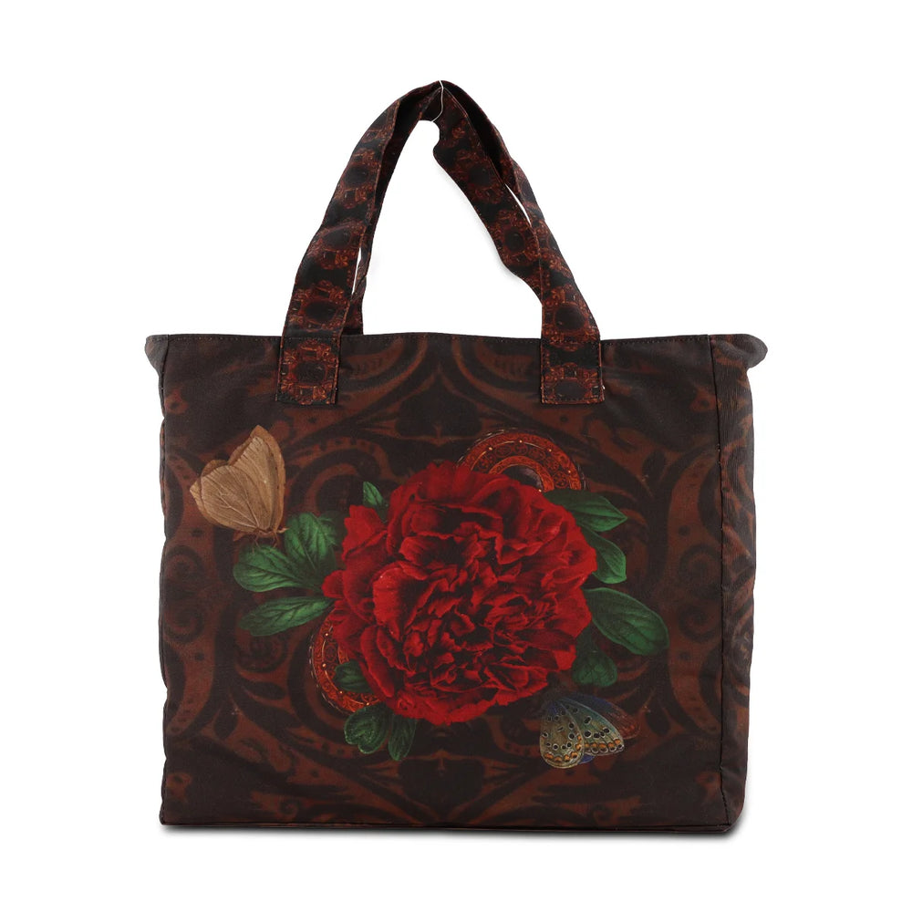 Kuvassa Voglio Bene tote bagin takapuoli Protection-kuvituksella. Punaisella taustalla ruusu.
The back of the Voglio Bene tote bag with the Protection illustration. A rose on a red background.