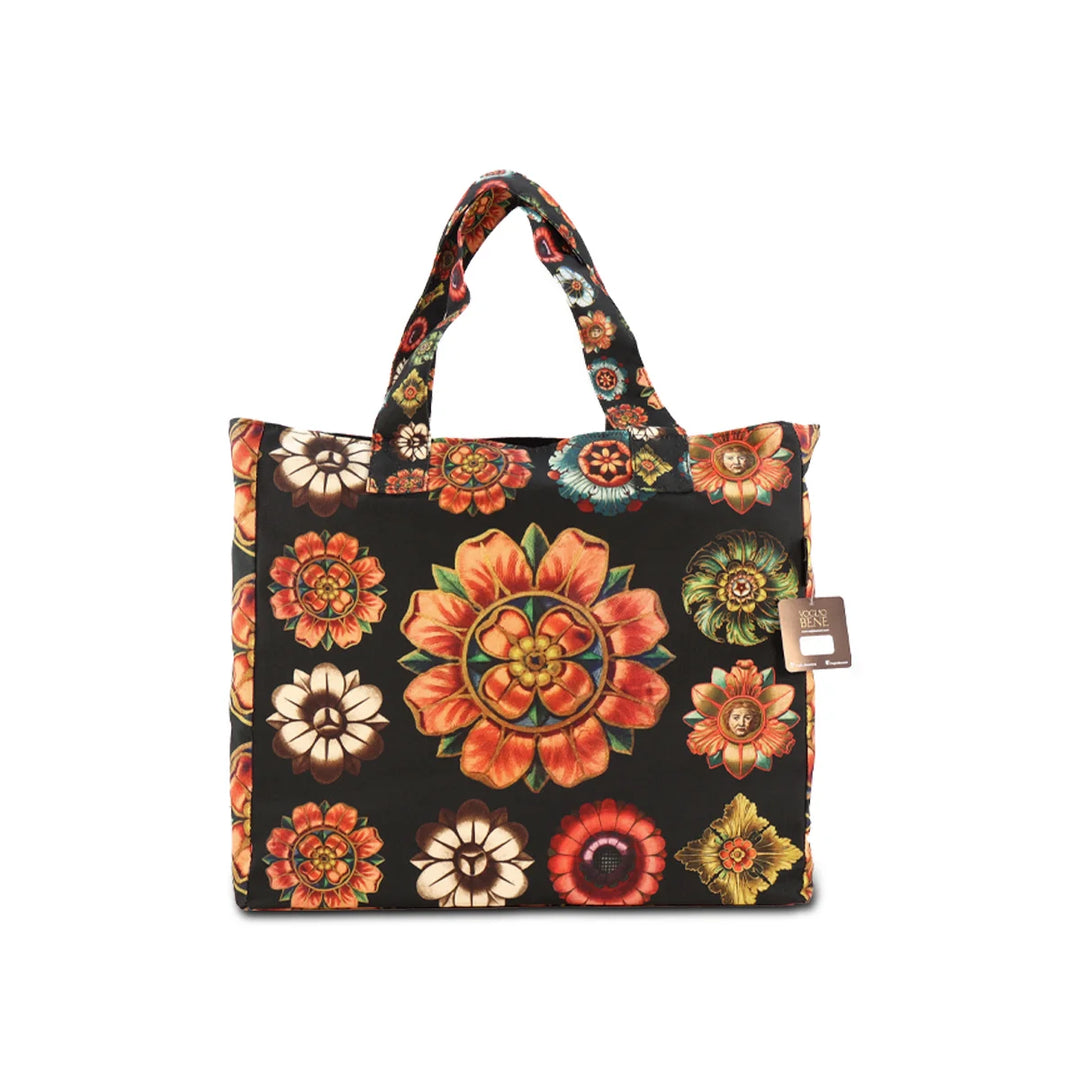 Voglio Bene Rosettes-tote bag, etupuoli, inspiroitu keskiaikaisten ja renessanssiajan rosettien symboliikasta. - Voglio Bene Rosettes tote bag, front view, inspired by the symbolism of medieval and Renaissance rosettes.