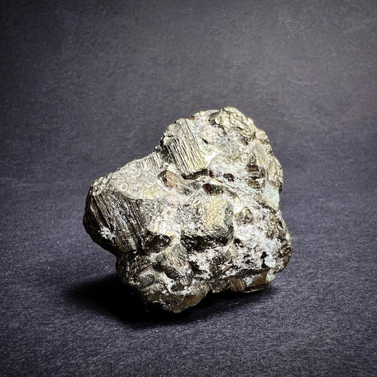 Pyriittikristalli raakapala - Pyrite crystal raw piece